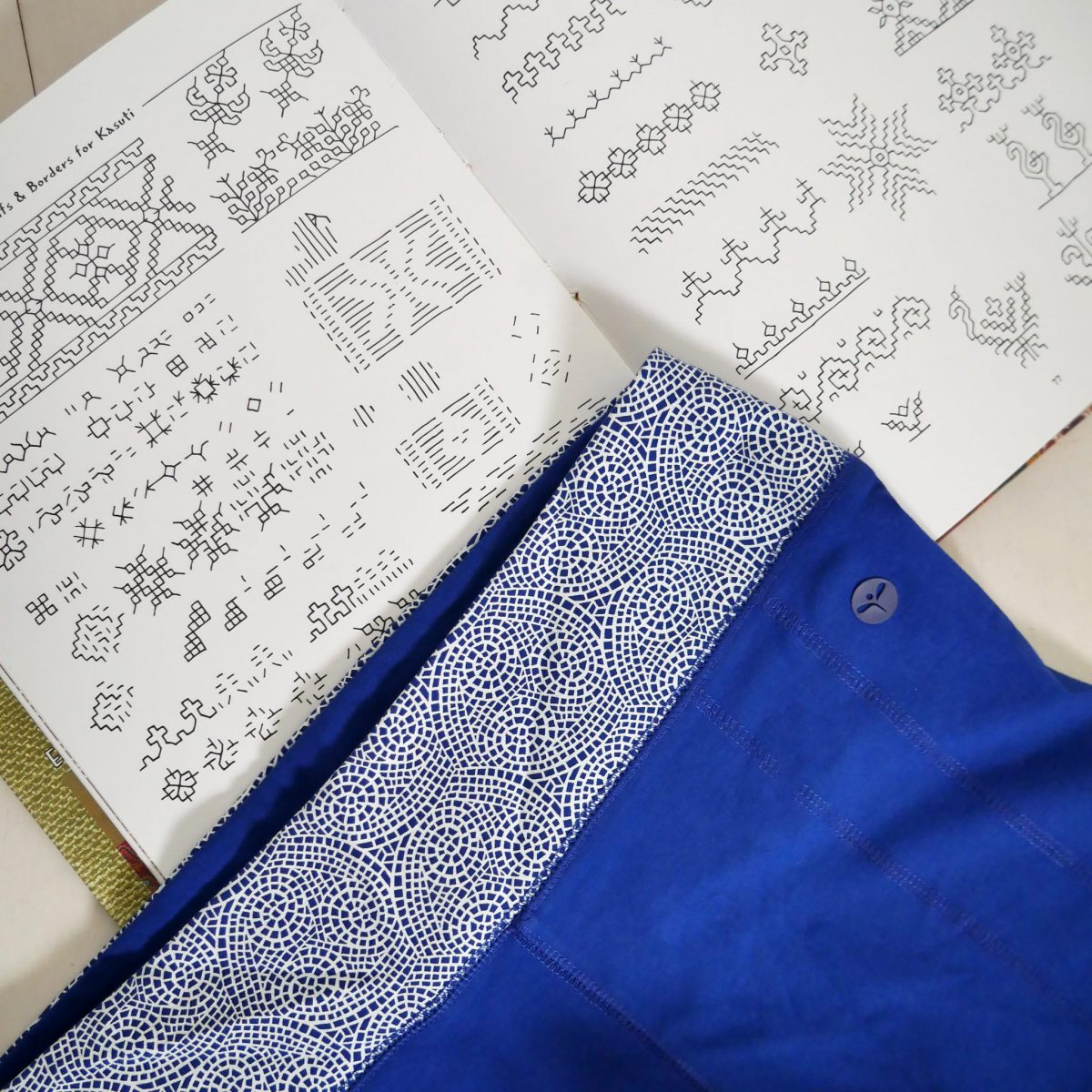 Cool Chakra Yoga Shorts Blue