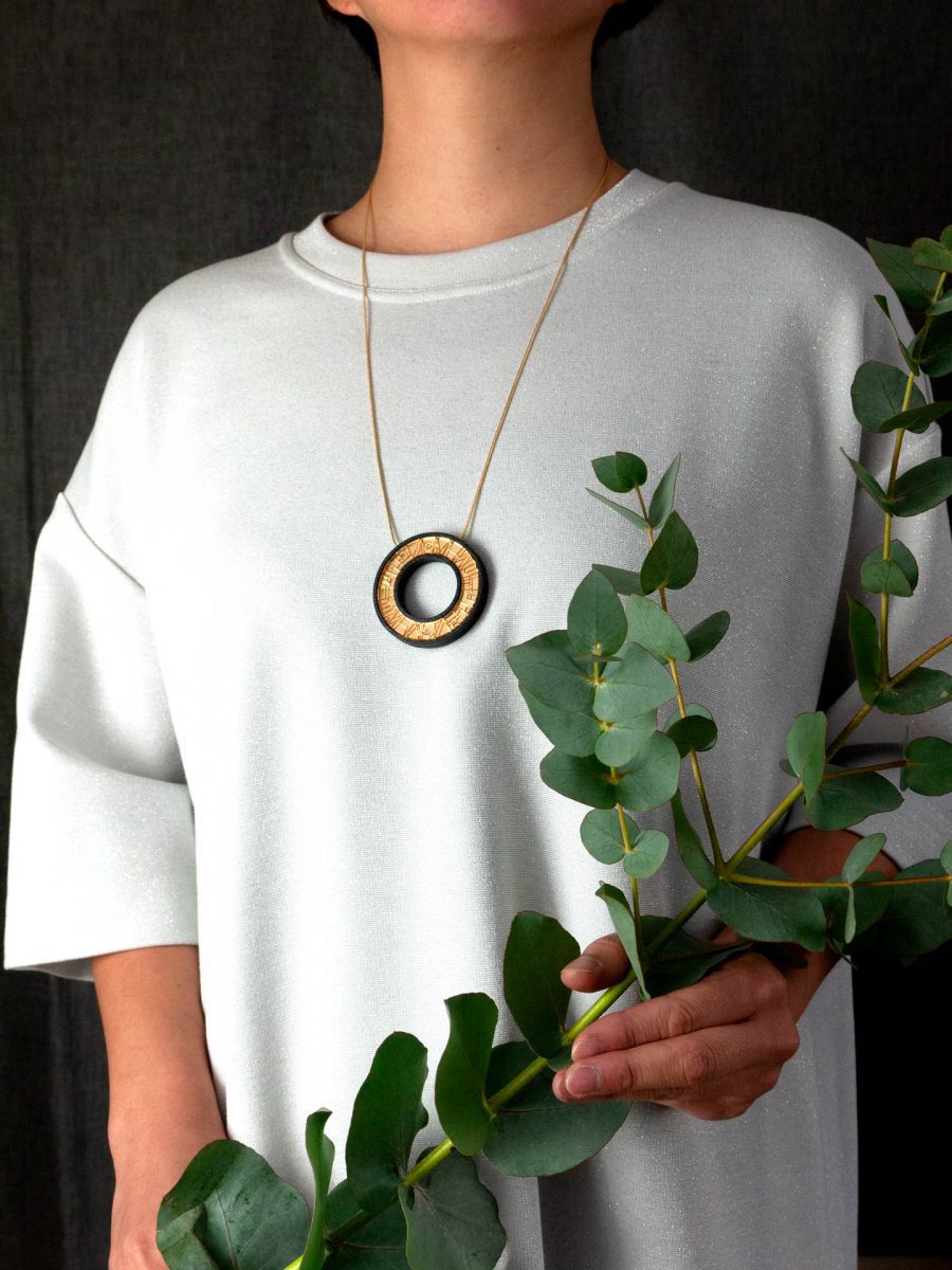 FORM065 PELOTA Necklace - Gold