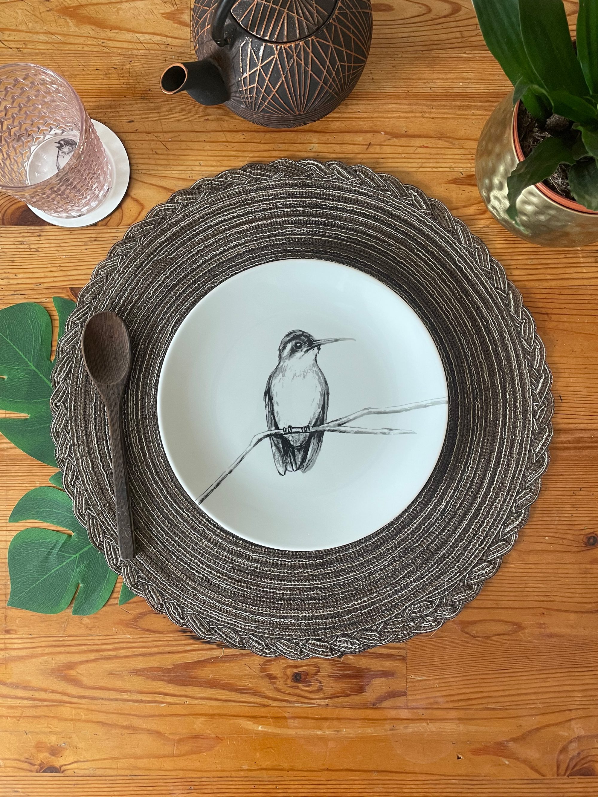 Hummingbird on a branch Plate - The BirdLife Collection