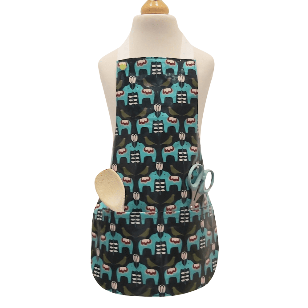 Child's apron with pockets - waterproof, wipeable