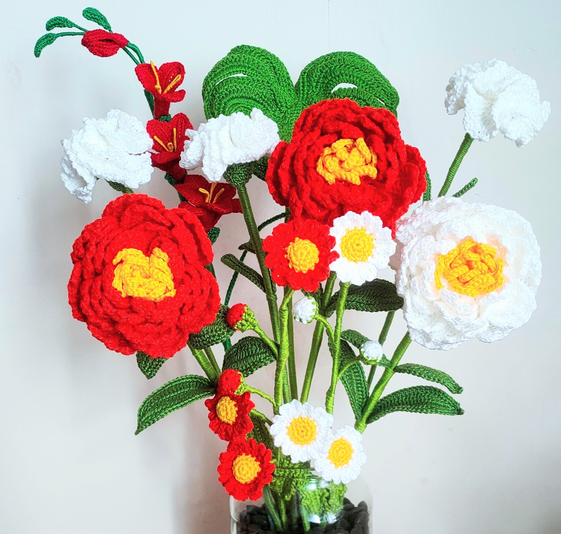 Red and white crochet bouquet